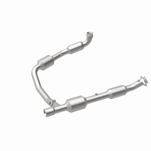 Ford E-250 Catalytic Converter - Magnaflow - California Grade CARB Compliant Direct-Fit - `07-`08