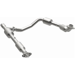 Ford E-250 Catalytic Converter - Magnaflow - California Grade CARB Compliant Direct-Fit - `07-`08