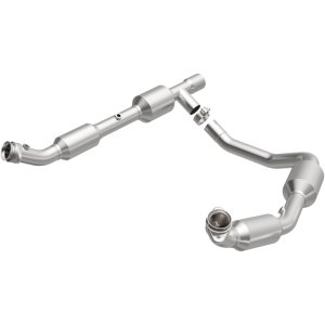 Ford E-350 Super Duty Catalytic Converter - Magnaflow - California Grade CARB Compliant Direct-Fit - `07-`08