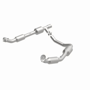 Ford E-350 Super Duty Catalytic Converter - Magnaflow - California Grade CARB Compliant Direct-Fit - `07-`08