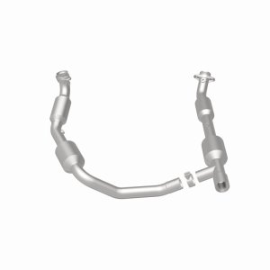 Ford E-350 Super Duty Catalytic Converter - Magnaflow - California Grade CARB Compliant Direct-Fit - `07-`08