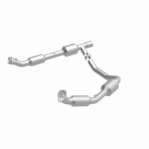 Ford E-350 Super Duty Catalytic Converter - Magnaflow - California Grade CARB Compliant Direct-Fit - `07-`08