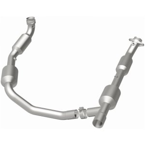 Ford E-350 Super Duty Catalytic Converter - Magnaflow - California Grade CARB Compliant Direct-Fit - `07-`08