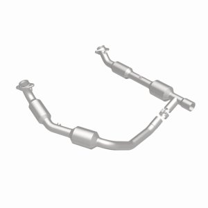 Ford E-350 Super Duty Catalytic Converter - Magnaflow - California Grade CARB Compliant Direct-Fit - `07-`08