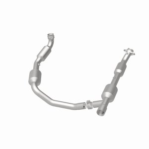 Ford E-350 Super Duty Catalytic Converter - Magnaflow - California Grade CARB Compliant Direct-Fit - `07-`08