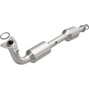 Toyota Sequoia Catalytic Converter - Magnaflow - California Grade CARB Compliant Direct-Fit - `08-`09
