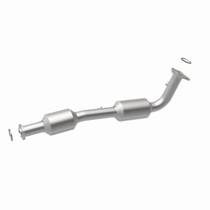 Toyota Sequoia Catalytic Converter - Magnaflow - CARB Compliant Direct-Fit - `08-`17