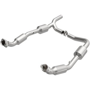 Ford E-150 Catalytic Converter - Magnaflow - California Grade CARB Compliant Direct-Fit - `07-`08