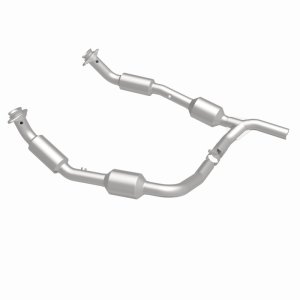 Ford E-150 Catalytic Converter - Magnaflow - California Grade CARB Compliant Direct-Fit - `07-`08