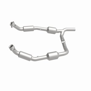 Ford E-150 Catalytic Converter - Magnaflow - California Grade CARB Compliant Direct-Fit - `07-`08