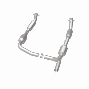 Ford E-150 Catalytic Converter - Magnaflow - California Grade CARB Compliant Direct-Fit - `07-`08