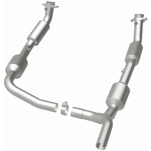 Ford E-150 Catalytic Converter - Magnaflow - California Grade CARB Compliant Direct-Fit - `07-`08