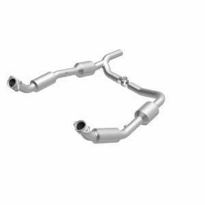 Ford E-150 Catalytic Converter - Magnaflow - California Grade CARB Compliant Direct-Fit - `07-`08