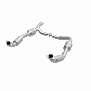 Ford E-150 Catalytic Converter - Magnaflow - California Grade CARB Compliant Direct-Fit - `07-`08