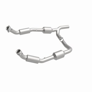 Ford E-250 Catalytic Converter - Magnaflow - California Grade CARB Compliant Direct-Fit - `07-`08