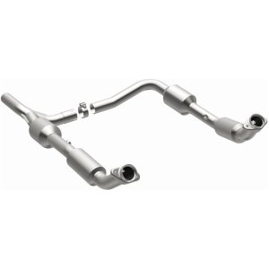 Ford E-250 Catalytic Converter - Magnaflow - California Grade CARB Compliant Direct-Fit - `07-`08