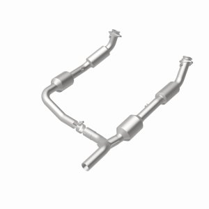 Ford E-250 Catalytic Converter - Magnaflow - California Grade CARB Compliant Direct-Fit - `07-`08
