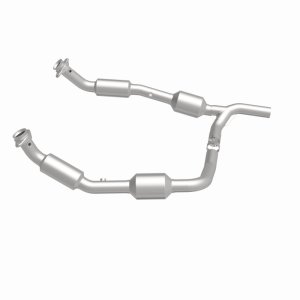 Ford E-250 Catalytic Converter - Magnaflow - California Grade CARB Compliant Direct-Fit - `07-`08