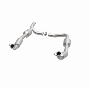 Ford E-250 Catalytic Converter - Magnaflow - California Grade CARB Compliant Direct-Fit - `07-`08
