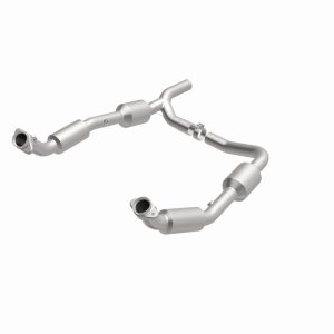 Ford E-250 Catalytic Converter - Magnaflow - California Grade CARB Compliant Direct-Fit - `07-`08