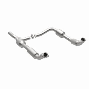 Ford E-250 Catalytic Converter - Magnaflow - California Grade CARB Compliant Direct-Fit - `07-`08
