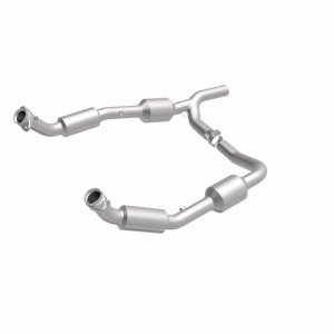 Ford E-250 Catalytic Converter - Magnaflow - California Grade CARB Compliant Direct-Fit - `07-`08