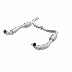 Ford E-250 Catalytic Converter - Magnaflow - California Grade CARB Compliant Direct-Fit - `07-`08