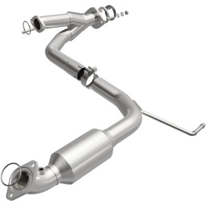 Toyota Tacoma Catalytic Converter - Magnaflow - California Grade CARB Compliant Direct-Fit - `12-`15