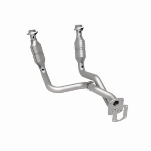 Ford F-350 Super Duty Catalytic Converter - Magnaflow - Direct-Fit - `05-`07