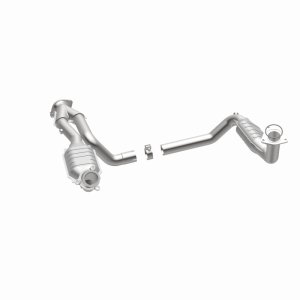 Cadillac Escalade Catalytic Converter - Magnaflow - Direct-Fit - `02-`06