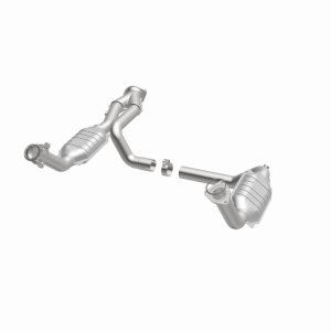 Cadillac Escalade Catalytic Converter - Magnaflow - Direct-Fit - `02-`06