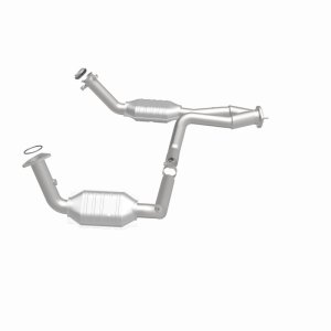 Cadillac Escalade Catalytic Converter - Magnaflow - Direct-Fit - `02-`06