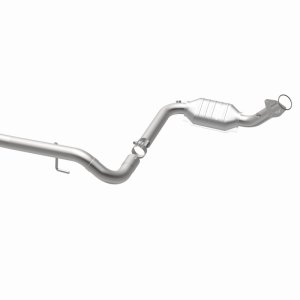 GMC Yukon Catalytic Converter - Driver Side - Magnaflow - HM Grade Direct-Fit, Federal/EPA Compliant - `01-`06