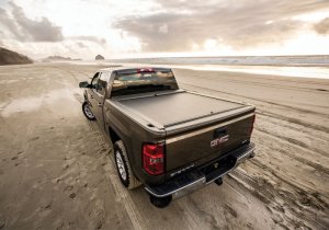 Chevrolet Silverado 1500 LD Retractable Tonneau Cover - Roll-N-Lock - A-Series - 2019