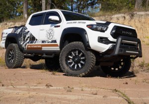 Toyota Tacoma Suspension Lift Kit - Superlift - 4.5in Lift Kit w/ Fox Front Coilover & 2.0 Rear - `05-`15