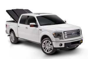 GMC Sierra 1500 Elite Bed Cover - Undercover - Hinged, Elite, New Body Style, with MultiPro Tailgate - Black Textured - `19-`26