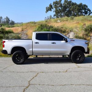 Chevrolet Silverado 3500 Running Boards - Westin - Pro-e Electric, 6-inch Wide Aluminum - Textured Black - `20-`23