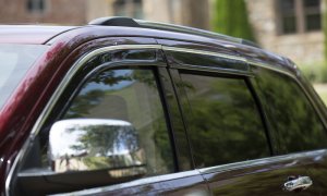 Chrysler 300 Ventvisor Low Profile Deflectors - Side - AVS - Low Profile w/Chrome Trim - Smoke - `11-`18