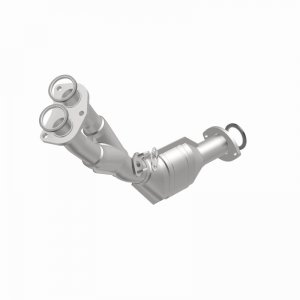 Toyota Tacoma Catalytic Converter - Magnaflow - OEM Grade Direct-Fit - `00-`04