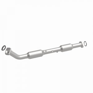 Toyota Tacoma Catalytic Converter - Magnaflow - California Grade CARB Compliant Direct-Fit - `05-`12