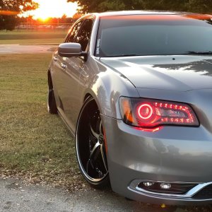 Chrysler 300C Headlight Kit - ORACLE Lighting - DRL Upgrade w/ Halos - ColorSHIFT - `11-`19