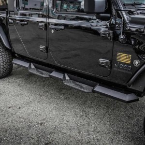 Jeep Gladiator Nerf Bars - Westin - HDX Xtreme - Textured Black - 2020+