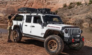 Jeep Gladiator - Aeroskin LightShield - Black