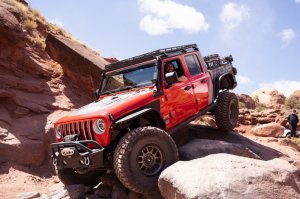 Jeep Gladiator Bumper - Front - DV8 Offroad - Pocket - `07-`22