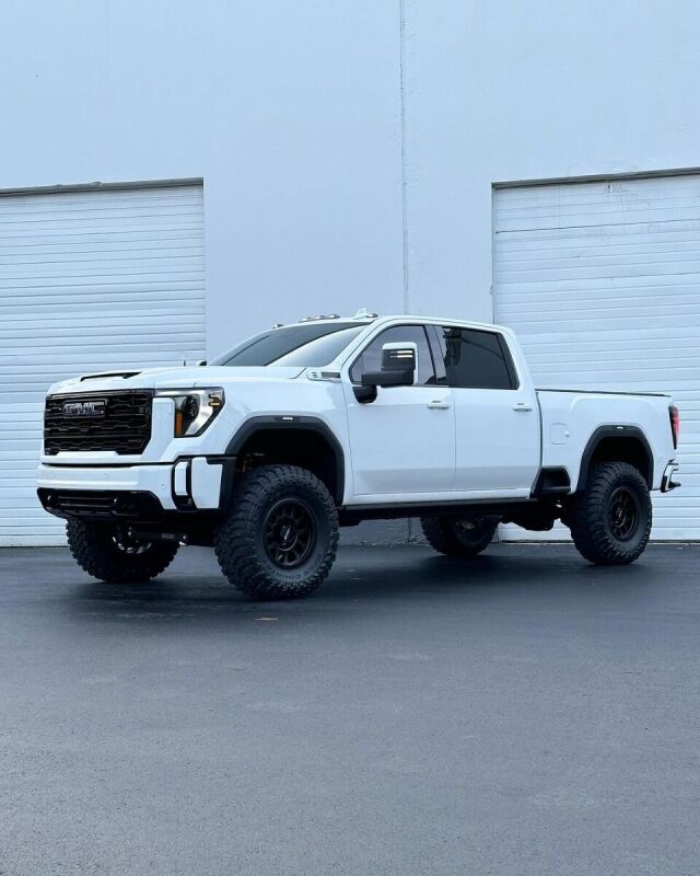 GMC Sierra 2500 HD Suspension Lift Kit - Cognito - 4-Inch Performance Billet UCA Lift Kit w/Fox PSRR 2.0 Shocks - Black Anodized - `20-`26