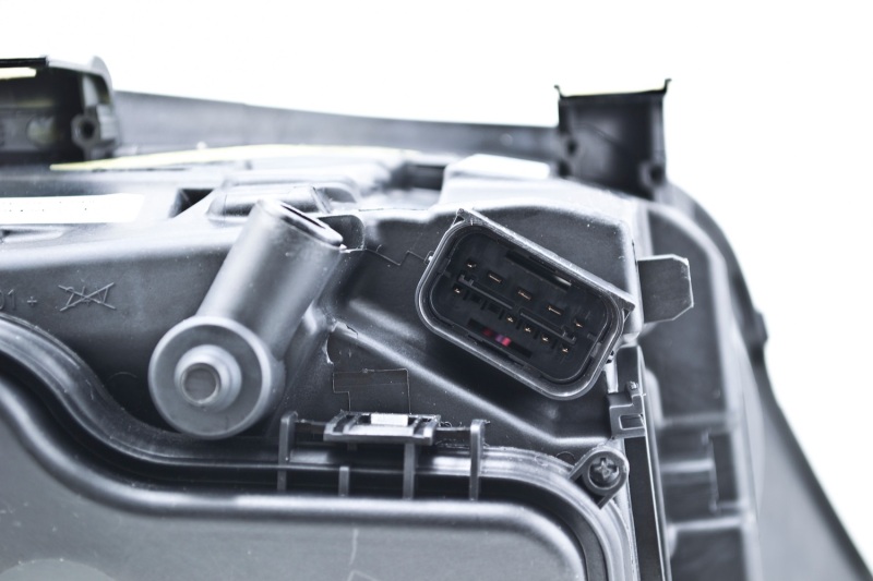 BMW 335xi Headlight Assembly - Front - Hella - Bi-Xenon - `07-`08