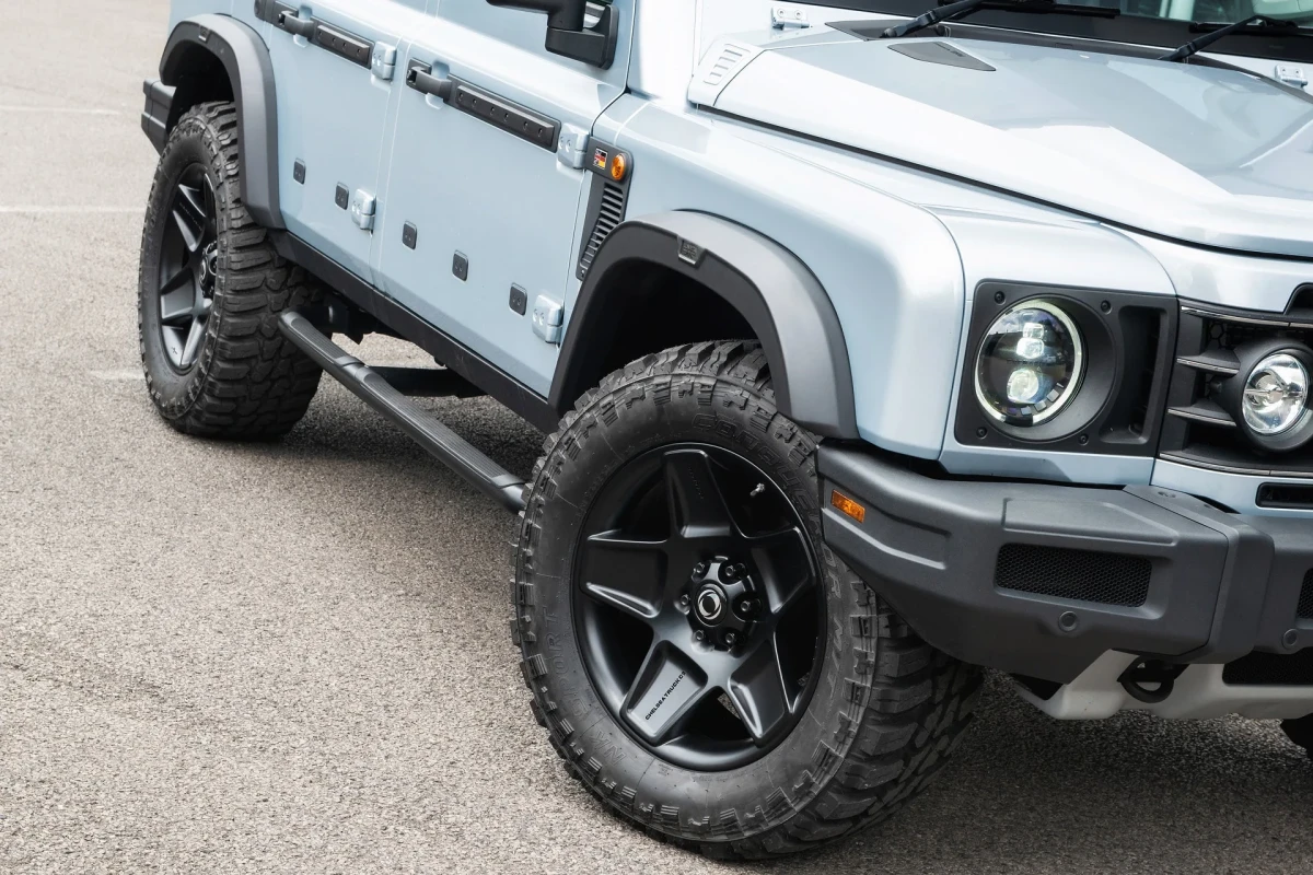 Ineos Grenadier Wide Body Package - Mondail Retro RS-Forged Light Alloy Wheel & 40mm Fender Flares - Satin Black