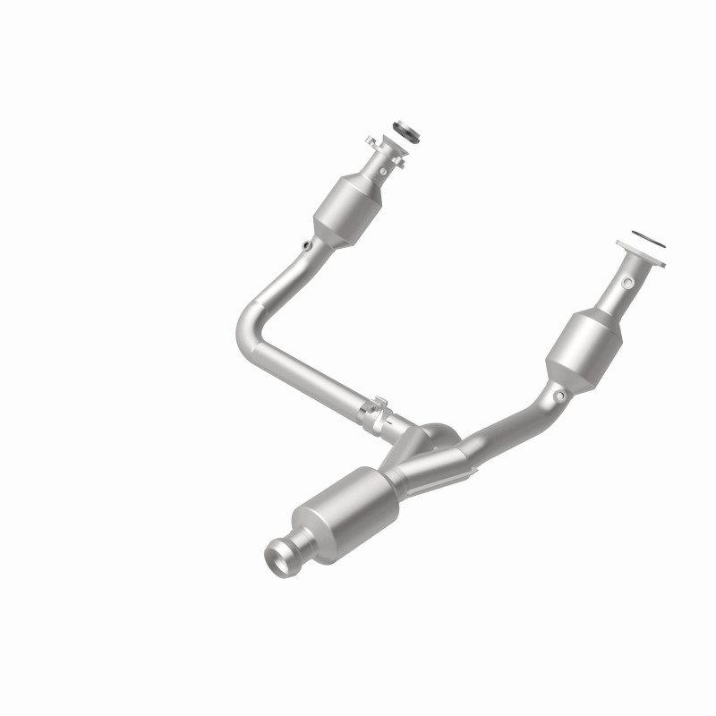 GMC Sierra 1500 Catalytic Converter - Magnaflow - OEM Grade, Direct-Fit - `14-`15