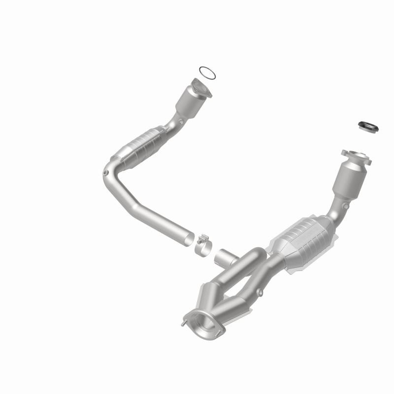 GMC Sierra 1500 Catalytic Converter - Magnaflow - California Grade CARB Compliant Direct-Fit - 2002