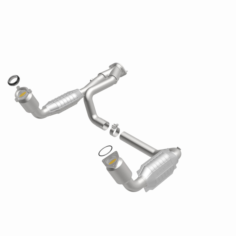 GMC Sierra 1500 Catalytic Converter - Magnaflow - California Grade CARB Compliant Direct-Fit - 2002